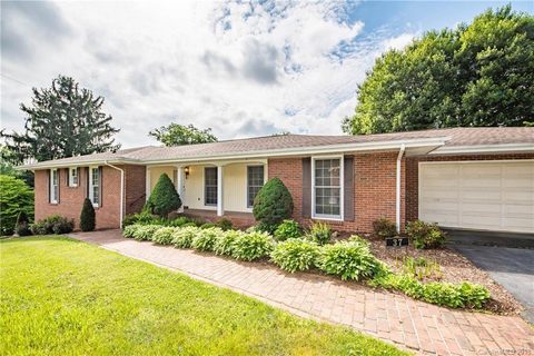 37 Melrose Street sold home in Hendrixs Park Knoll, Waynesville, NC