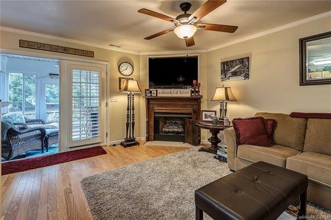 112 S Park Lane sold townhome in Park Lane Townhomes, Black Mountain, NC