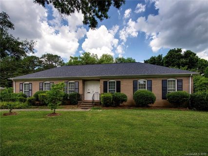 7527 Glencannon Drive sold home in Lake Forest, Charlotte, NC