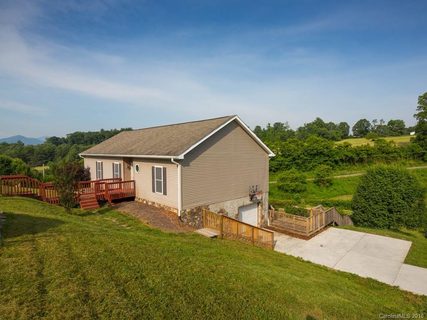 21 Little Oak Road sold home in Oak Knoll Estates, Leicester, NC