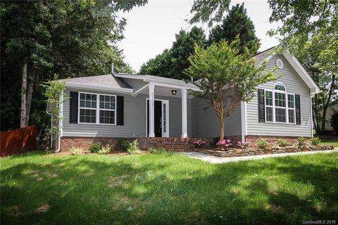 8107 Maxwelton Drive sold home in Norman Shores, Huntersville, NC