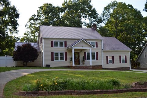 1327 32nd Street Court sold home in Stoneridge, Conover, NC