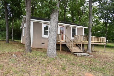 689 Pinehaven Drive 572 & 571 sold home in Pinehaven, Badin Lake, NC