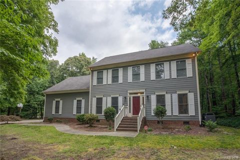 3700 Red Fox Trail sold home in Fox Run, Matthews, NC