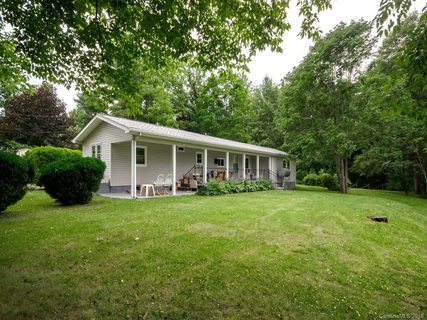 25 Pond Street sold home in Skyland Springs, Arden, NC