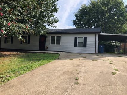 216 Foxwood Drive
