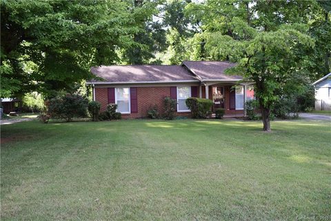 6344 Covecreek Drive sold home in Greenbriar, Charlotte, NC