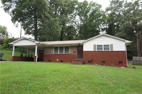813 Paramount Circle