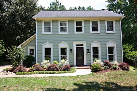 8712 Rittenhouse Circle