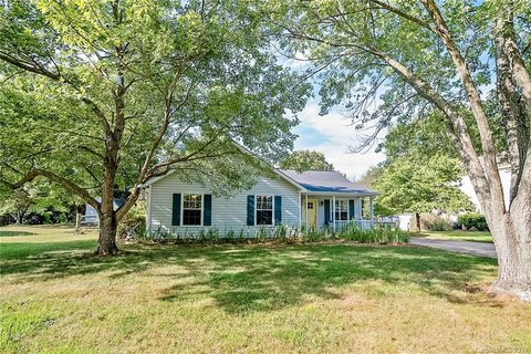 16531 Glenfurness Drive sold home in Glenfurness, Huntersville, NC
