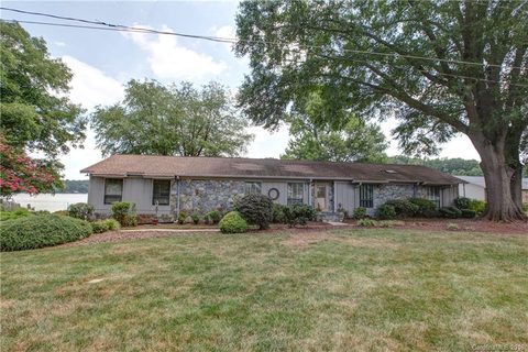 411 Paradise Circle