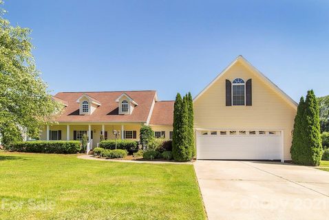 1760 Williamsburg Drive sold home in Stoneridge Lakes, Rock Hill, SC
