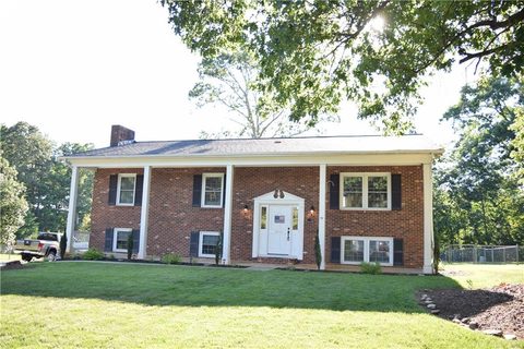 2530 Brentwood Circle