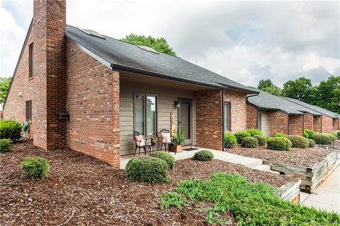 309 Pinkney Street sold townhome in Village Square, Shelby, NC