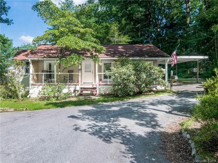 26 Leatherwood Lane sold home in Country Club Estates, Hendersonville, NC