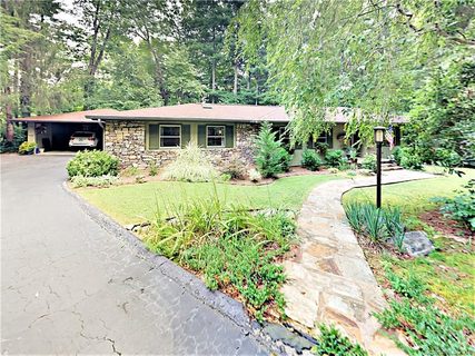 916 Toxaway Circle