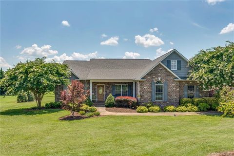 141 Burl Bridges Road sold home in Royal Oaks, Forest City, NC