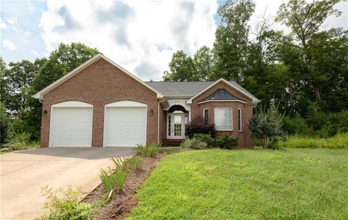 1106 King George Court sold home in Georgetown Estates, Lenoir, NC