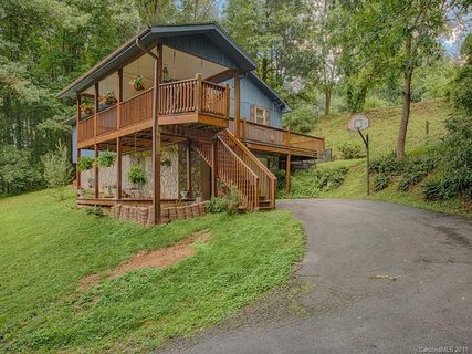 294 Fairway Hills Drive sold home in Fairway Hills, Waynesville, NC