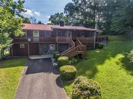 72 Gloria Way sold home in Strawberry Hill Farm Estates, Waynesville, NC