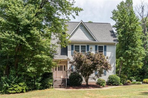 900 Raleigh Court