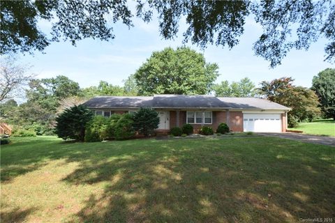 236 Ellington Street sold home in Ellington Heights, Spindale, NC