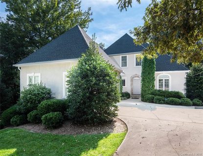 105 Mistletoe Trail