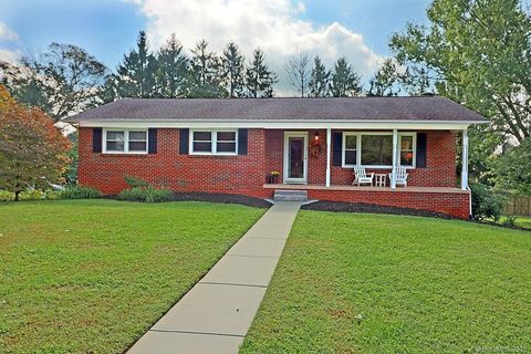 2 Fullam Drive 6 sold home in Flowing Waters, Arden, NC