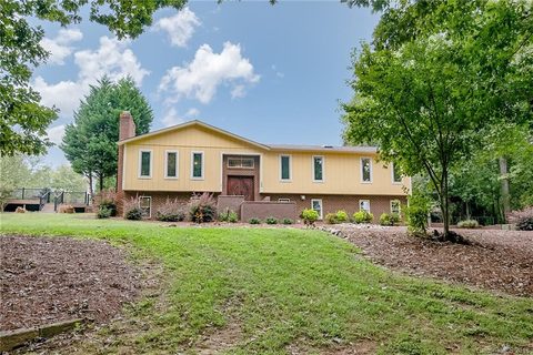 206 Comanche Trail