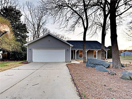3807 Sweetgrass Lane sold home in Cedar Woods, Charlotte, NC