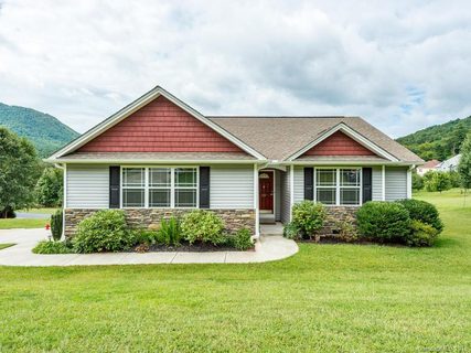 105 Pondside Court sold home in Crab Creek Valley, Hendersonville, NC
