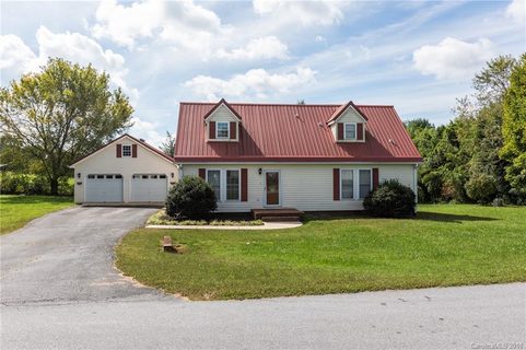 1 Countryside Drive sold home in Country Crossing, Hendersonville, NC