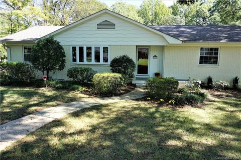 6132 Lake Forest Road sold home in Lake Forest, Charlotte, NC