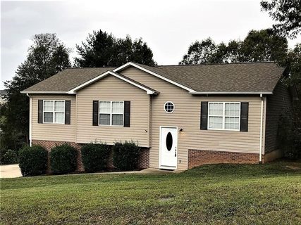 5864 Sparrow Drive sold home in Champion Village, Granite Falls, NC