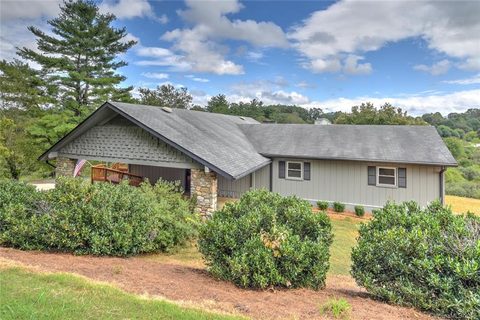 9 Rolling Meadows Lane sold home in Rolling Meadows Estate, Weaverville, NC