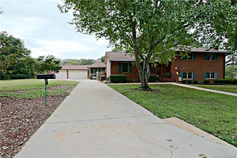 390 Knoll Court