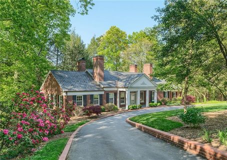 909 6th Street Drive