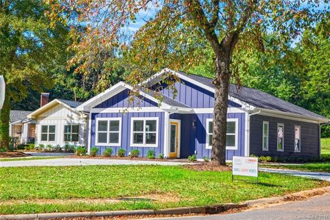 2241 N Sharon Amity Road sold home in Hollywood, Charlotte, NC