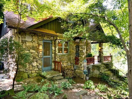 9 Pine Tree Road sold home in Lakeview Estates, Asheville, NC