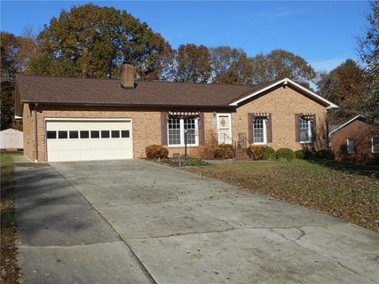 1345 31st Street Place sold home in Stoneridge, Conover, NC