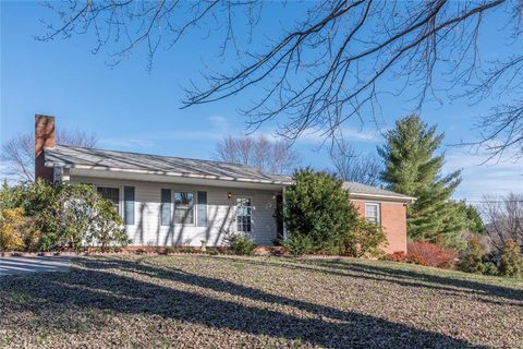 284 Asbury Road sold home in Woodside Hills, Candler, NC