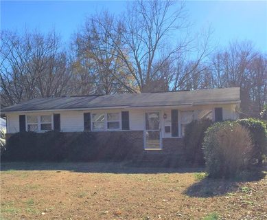 2700 Springway Drive sold home in Shamrock, Charlotte, NC