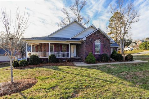 1215 Clinton Court sold home in Eastland Hills, Iron Station, NC