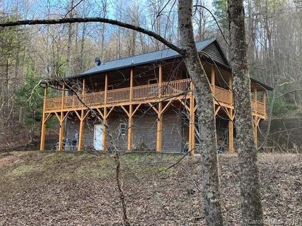 215 Mountain Bluff Trail sold home in Woodcliff Resort, Hendersonville, NC