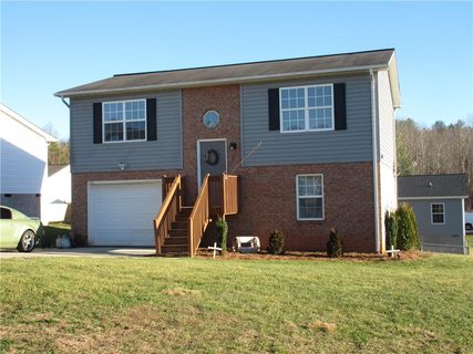 12 Redwood Court