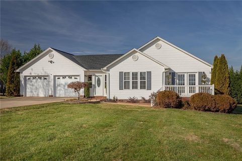 1874 Forrest Street sold home in Oakcrest, Newton, NC