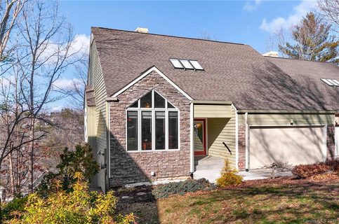 32 Highland Pointe Court sold townhome in Highland Pointe, Weaverville, NC