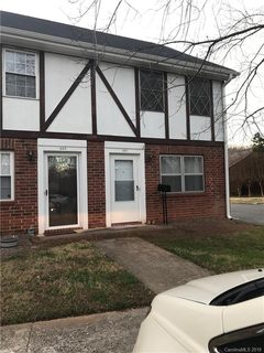 1300 Larchmont Place 401