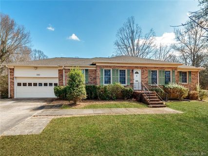 583 Se Crestside Drive