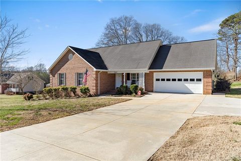 2065 Picnic Drive sold home in South Lakes, Newton, NC